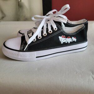 NWT HELLO KITTY LOW TOP SNEAKERS SZ 10